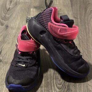 Nike Zoom 12c Athletic Shoes